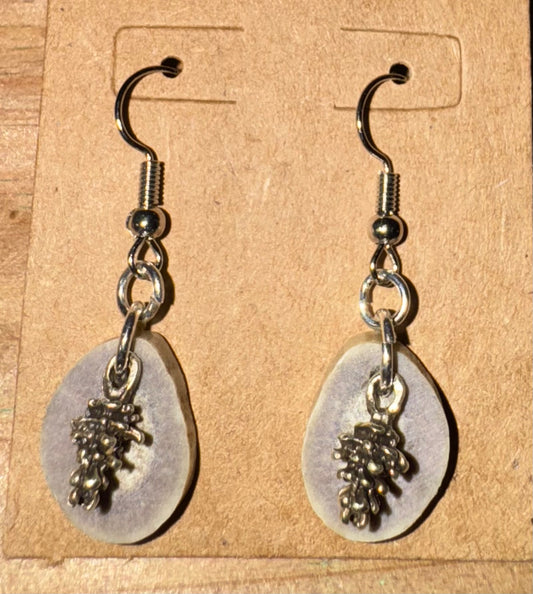 Pine Cone Present